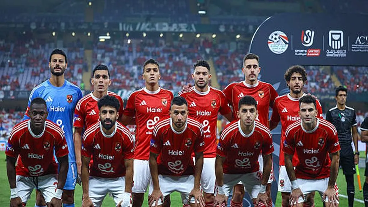 مفاجآت في تشكيل الأهلي أمام سموحة.. تواجد الشحات ومحمد شريف